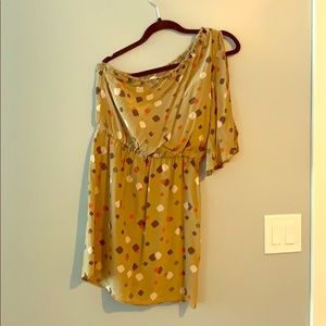 Single, cold shoulder, above the knee dress